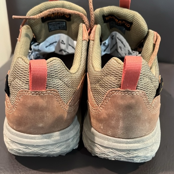 Teva Ridgeview size 8.5 low hiking shoes - Picture 2 of 11